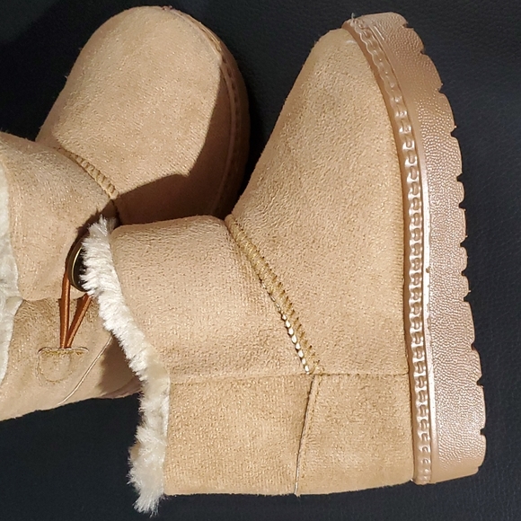 Little Girl's Winter Faux Fur Lightweight Boots - Picture 8 of 14